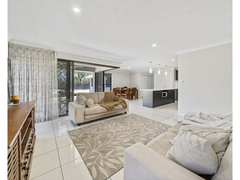 32 Kellett Drive, Westbrook QLD 4350
