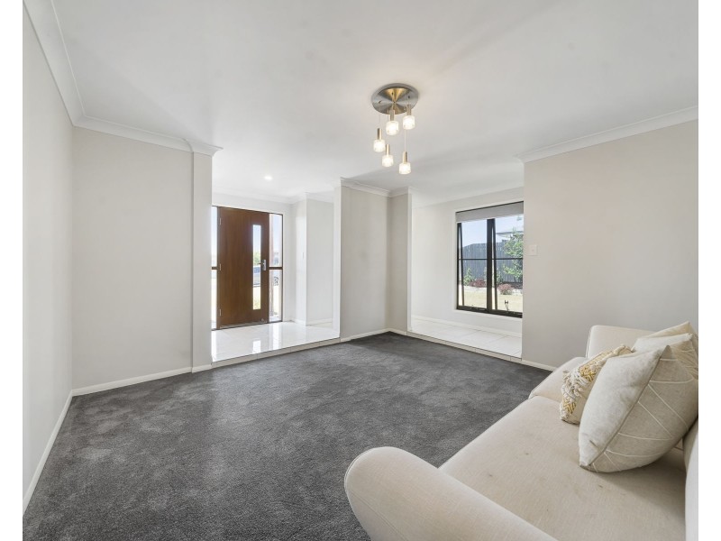 32 Kellett Drive, Westbrook QLD 4350