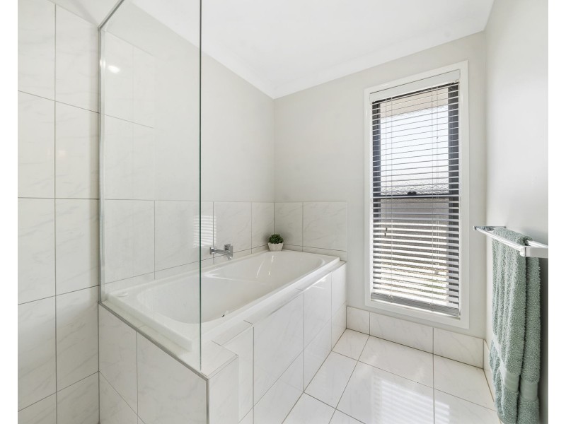 32 Kellett Drive, Westbrook QLD 4350