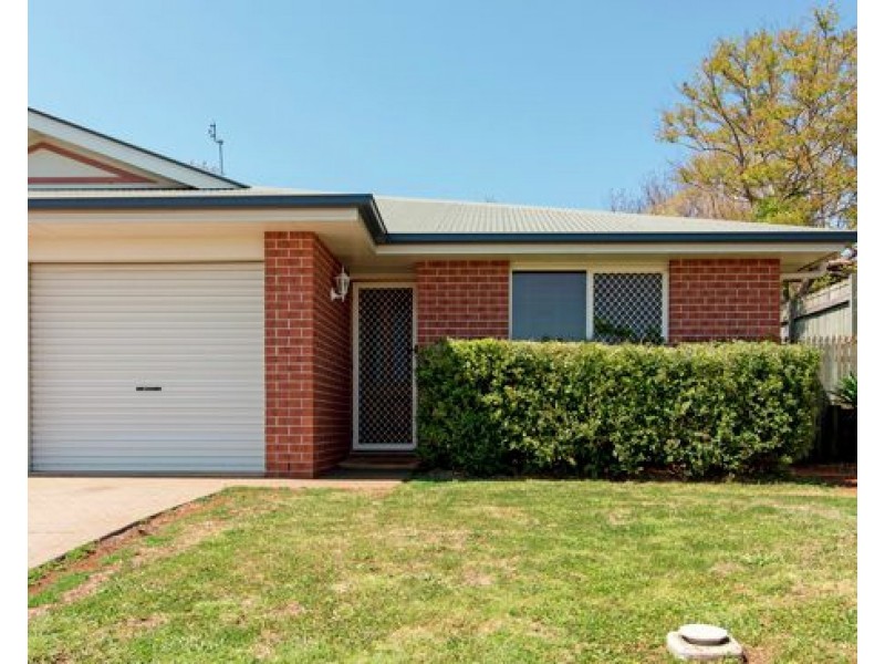 2/24 Dalzell Crescent, Darling Heights QLD 4350