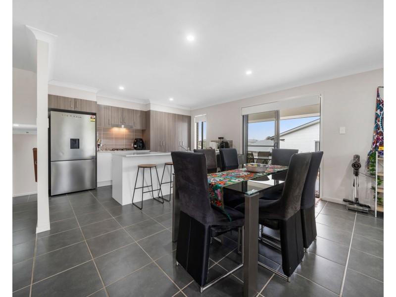 2/90 Sanctuary Drive, Cranley QLD 4350