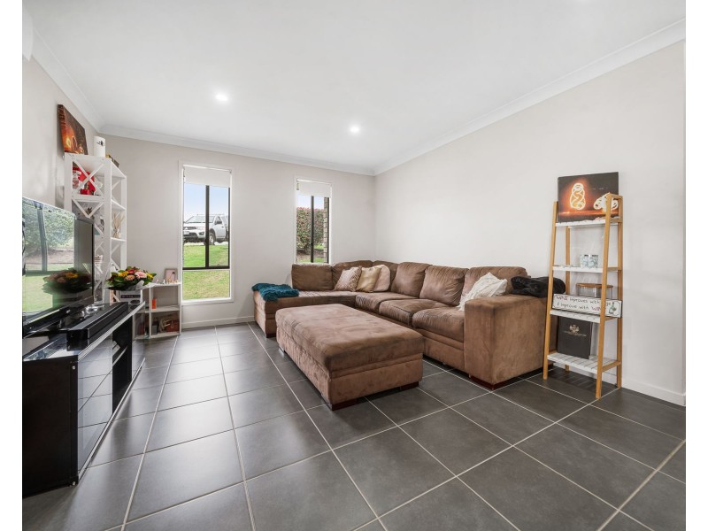 2/90 Sanctuary Drive, Cranley QLD 4350