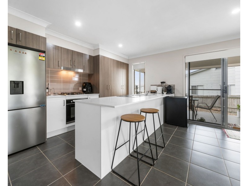 2/90 Sanctuary Drive, Cranley QLD 4350
