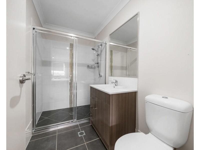2/90 Sanctuary Drive, Cranley QLD 4350
