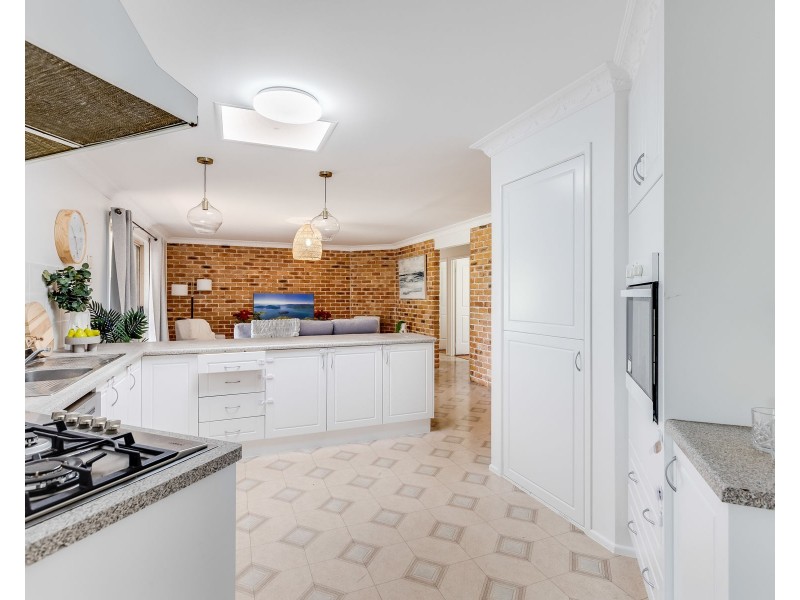 2 Danica Court, Kearneys Spring QLD 4350