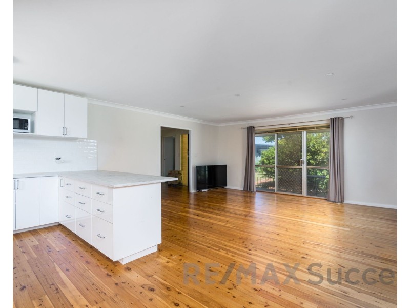 8 Maree Court, Centenary Heights QLD 4350