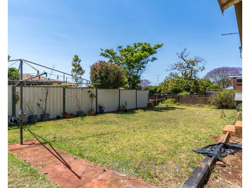8 Maree Court, Centenary Heights QLD 4350