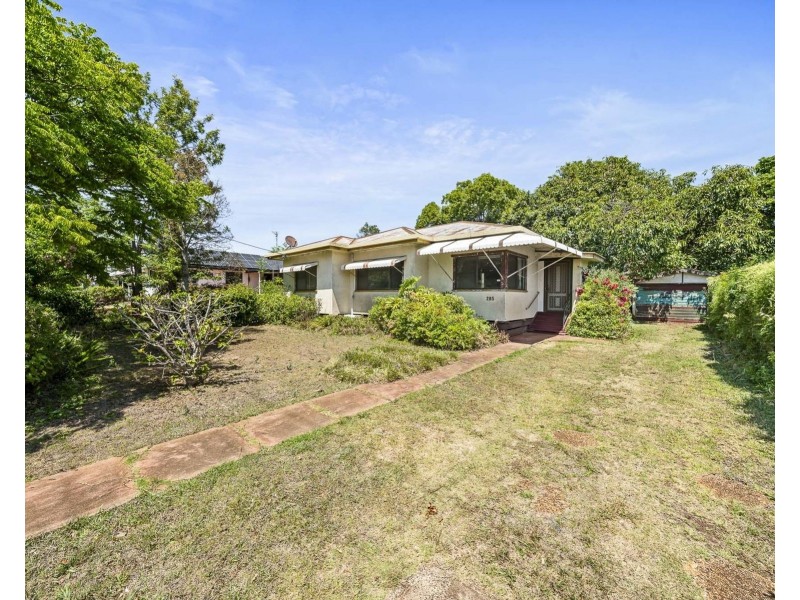 285 West Street, Harristown QLD 4350