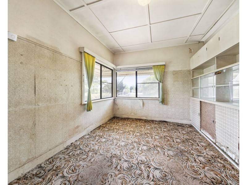 285 West Street, Harristown QLD 4350