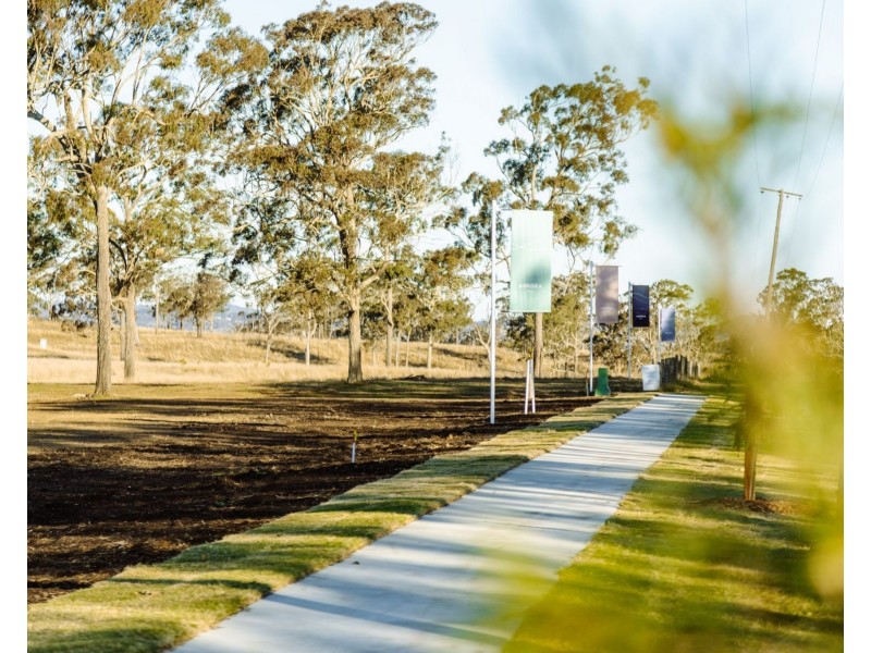 2 Woodhaven Drive, Mount Rascal QLD 4350