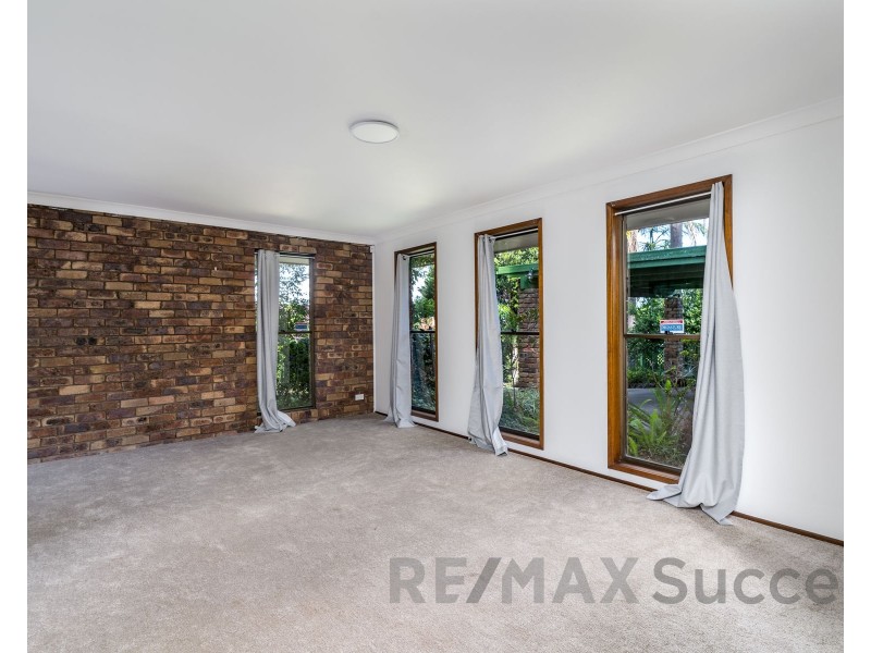 16 Hilltop Crescent, Blue Mountain Heights QLD 4350