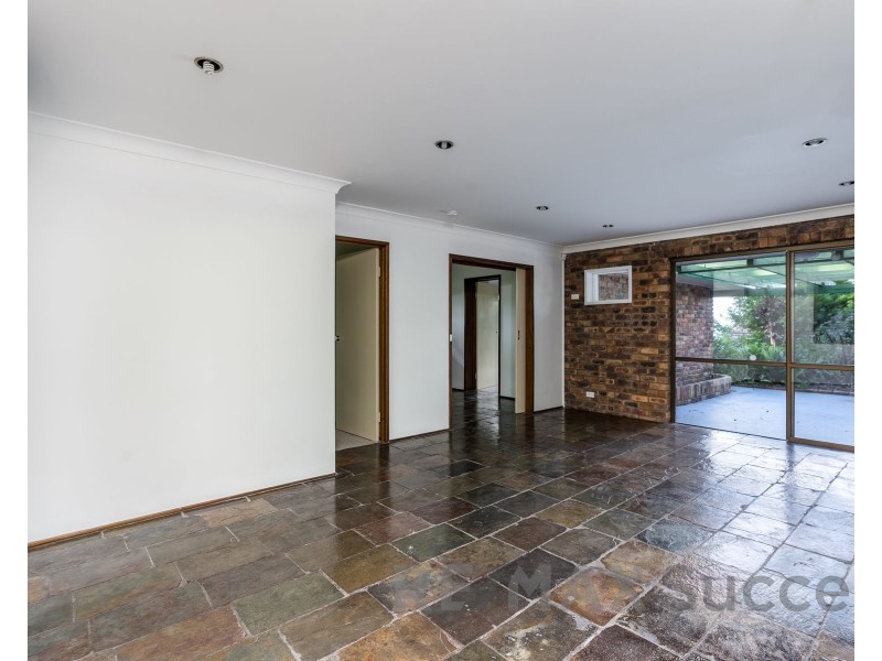 16 Hilltop Crescent, Blue Mountain Heights QLD 4350