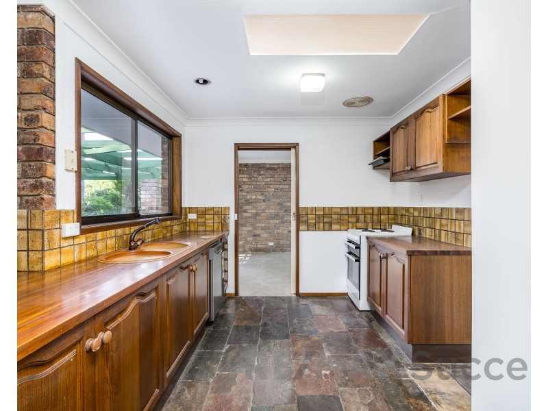 16 Hilltop Crescent, Blue Mountain Heights QLD 4350