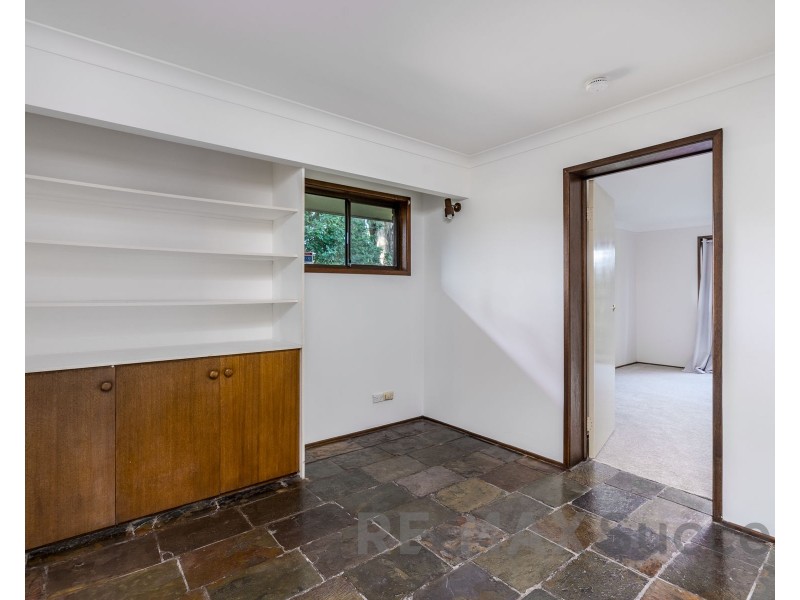 16 Hilltop Crescent, Blue Mountain Heights QLD 4350