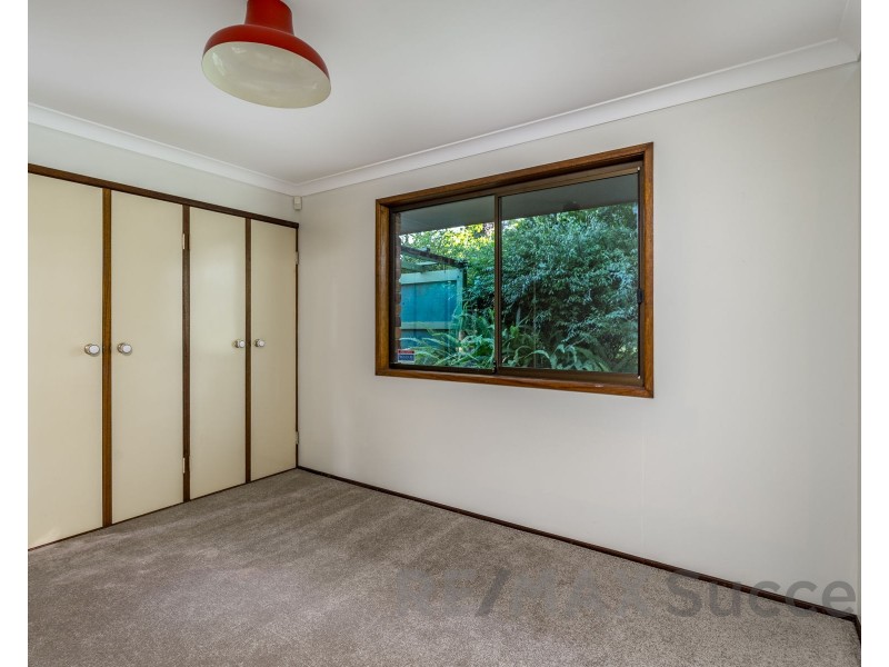 16 Hilltop Crescent, Blue Mountain Heights QLD 4350
