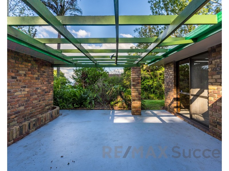16 Hilltop Crescent, Blue Mountain Heights QLD 4350