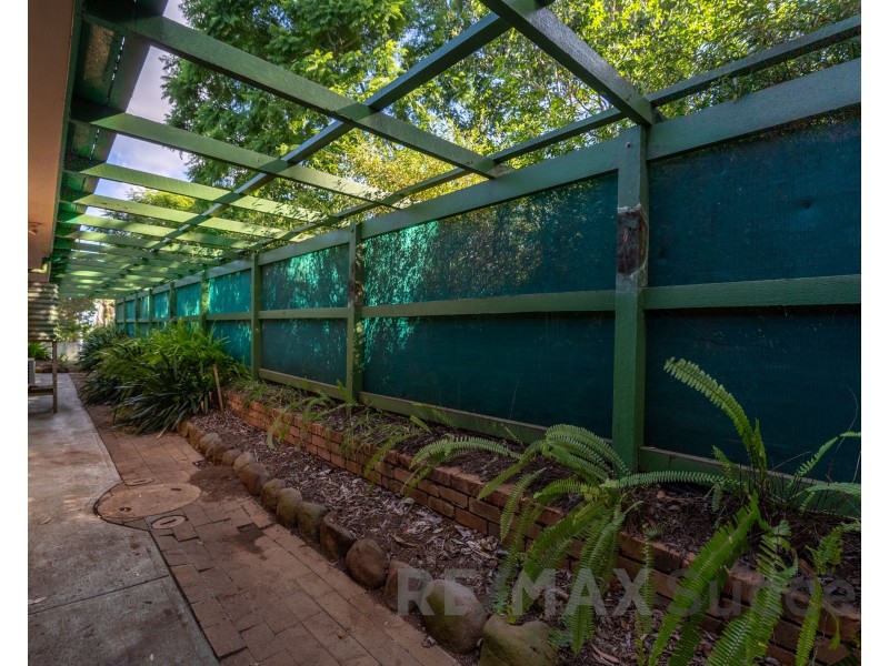 16 Hilltop Crescent, Blue Mountain Heights QLD 4350