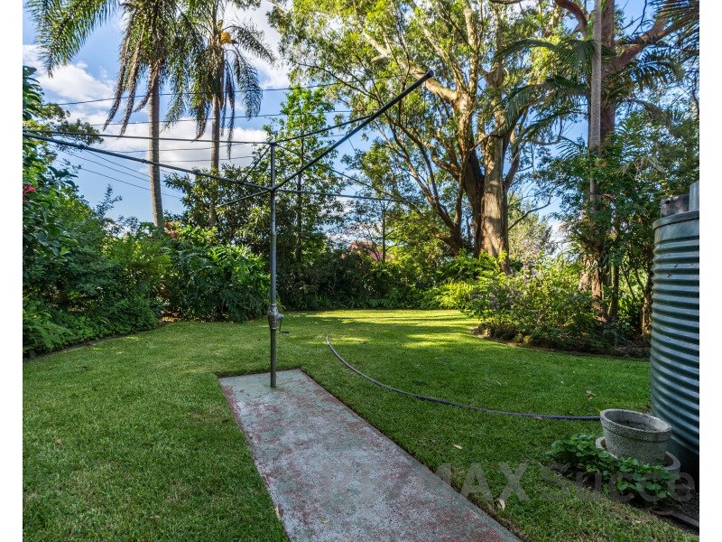 16 Hilltop Crescent, Blue Mountain Heights QLD 4350