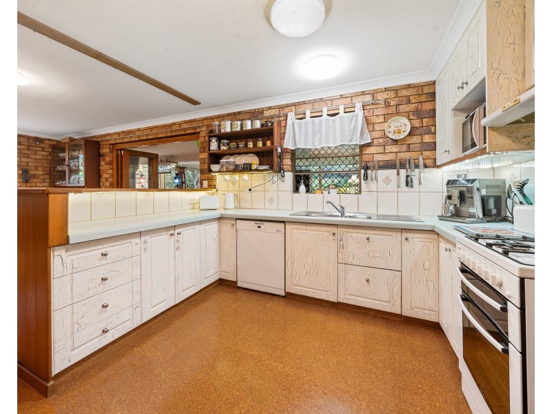 7 Crestview Crescent, Blue Mountain Heights QLD 4350