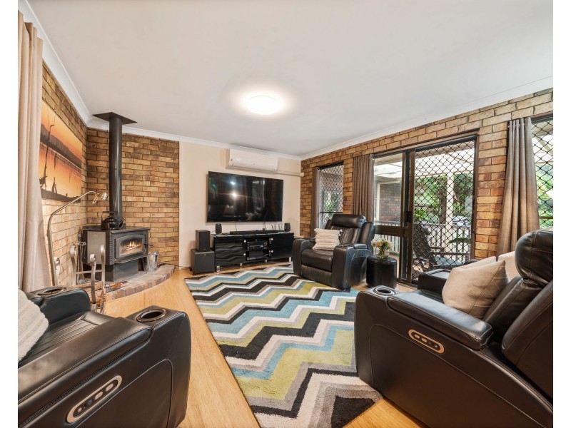 7 Crestview Crescent, Blue Mountain Heights QLD 4350