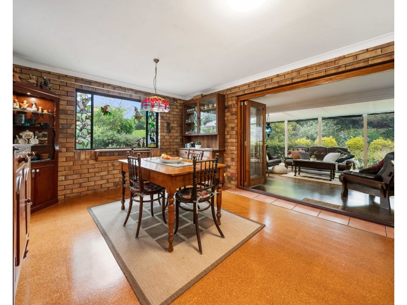 7 Crestview Crescent, Blue Mountain Heights QLD 4350