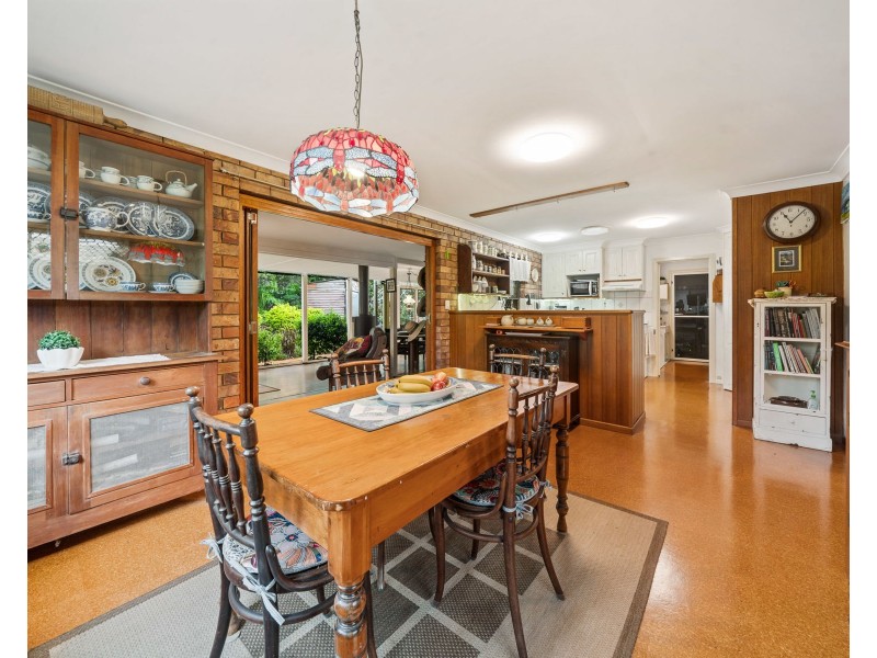 7 Crestview Crescent, Blue Mountain Heights QLD 4350