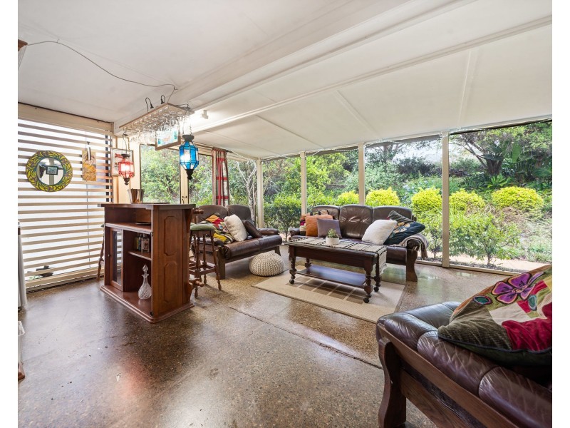 7 Crestview Crescent, Blue Mountain Heights QLD 4350