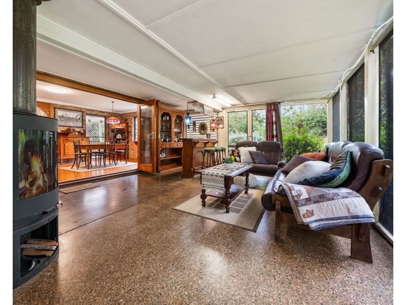 7 Crestview Crescent, Blue Mountain Heights QLD 4350