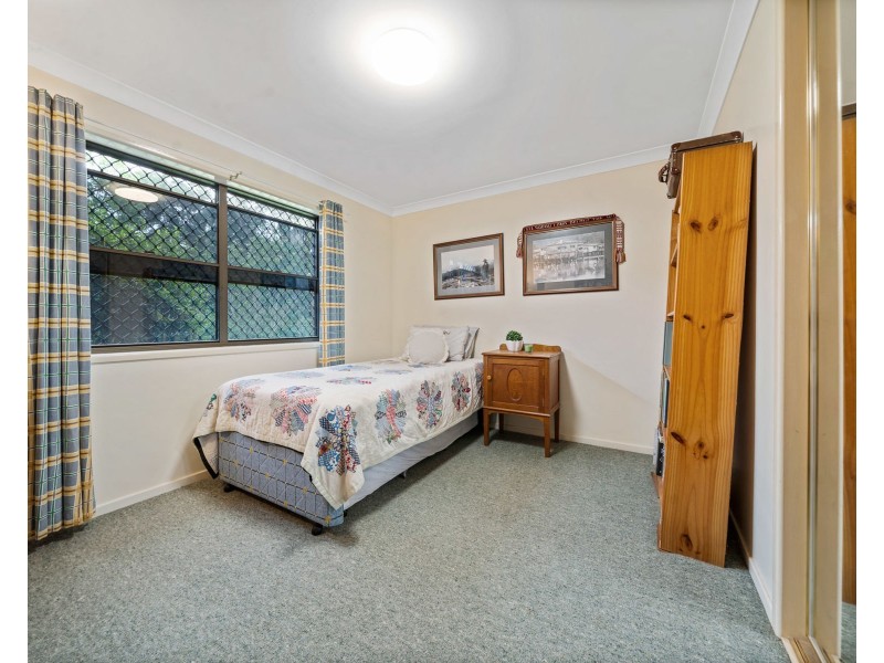 7 Crestview Crescent, Blue Mountain Heights QLD 4350