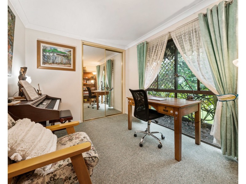 7 Crestview Crescent, Blue Mountain Heights QLD 4350