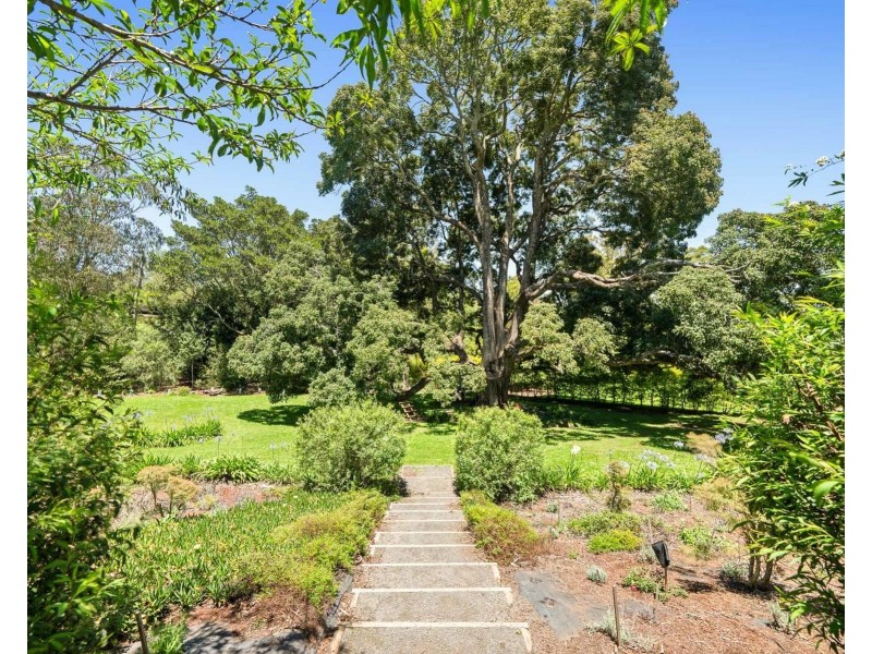 7 Crestview Crescent, Blue Mountain Heights QLD 4350