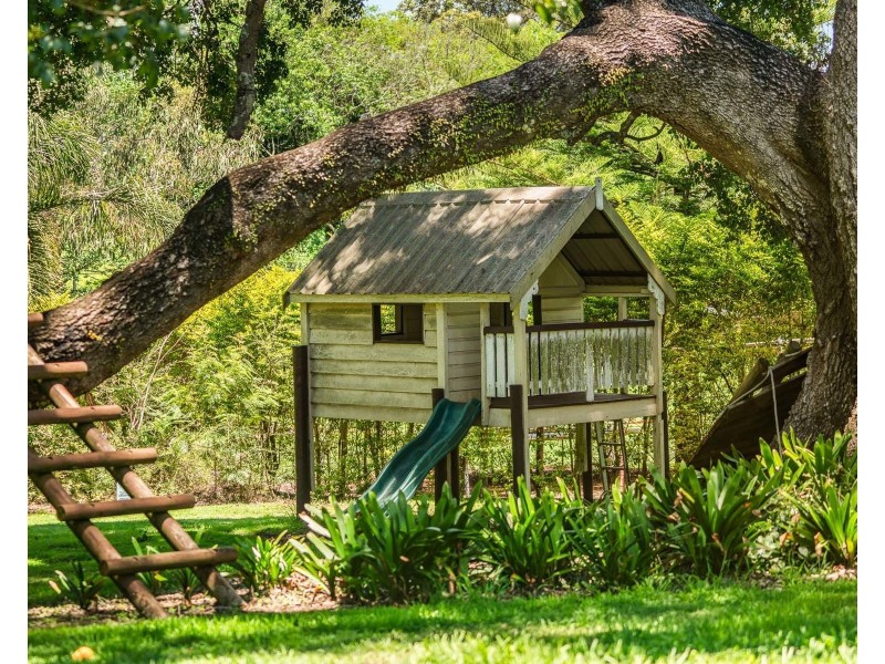 7 Crestview Crescent, Blue Mountain Heights QLD 4350