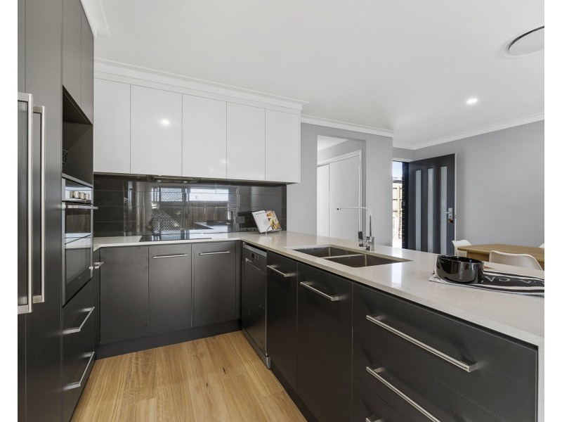 3/9 Grace View Street, Darling Heights QLD 4350