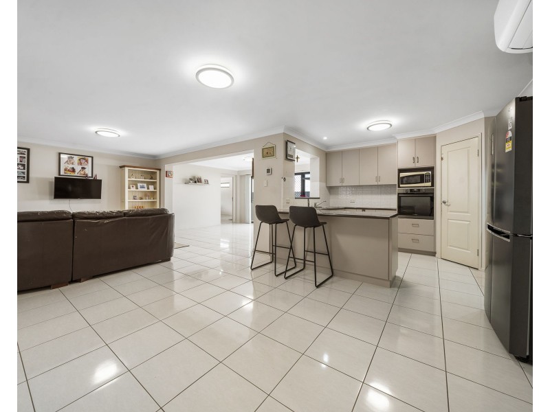 657 South Street, Glenvale QLD 4350