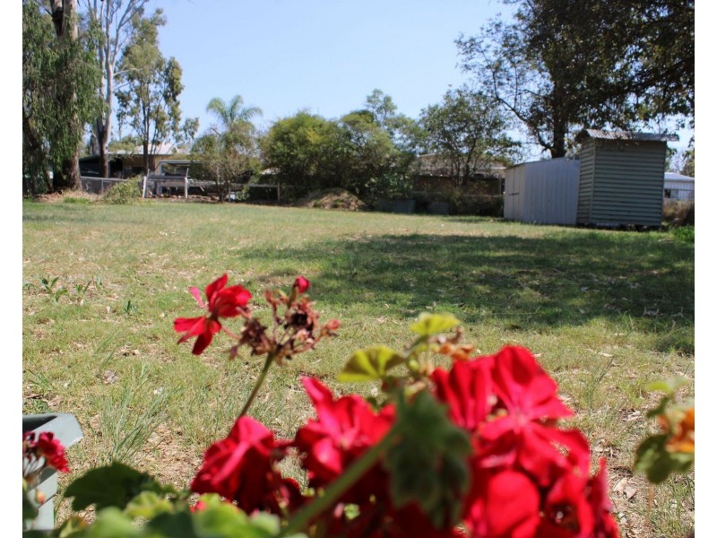 15 Taylor Street, Cecil Plains QLD 4407