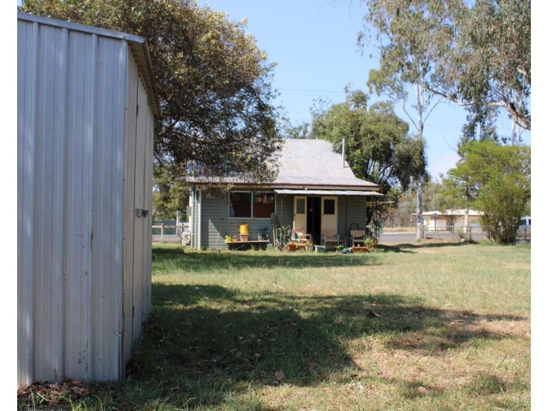 15 Taylor Street, Cecil Plains QLD 4407