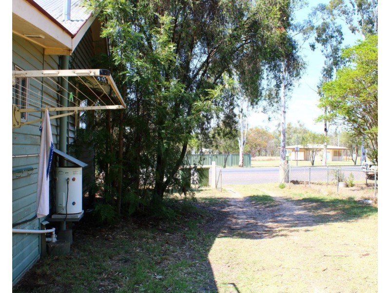 15 Taylor Street, Cecil Plains QLD 4407