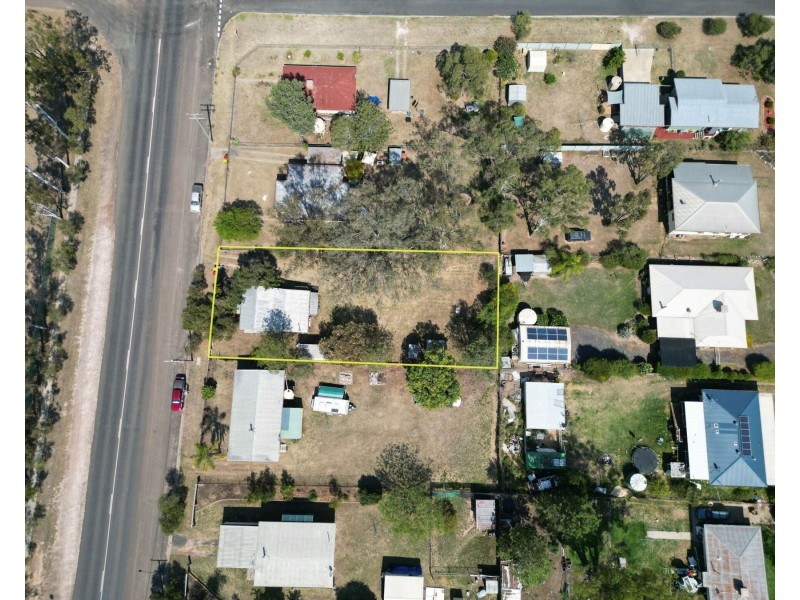 15 Taylor Street, Cecil Plains QLD 4407