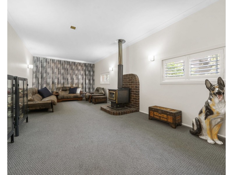 9 Bingara Street, Mount Lofty QLD 4350