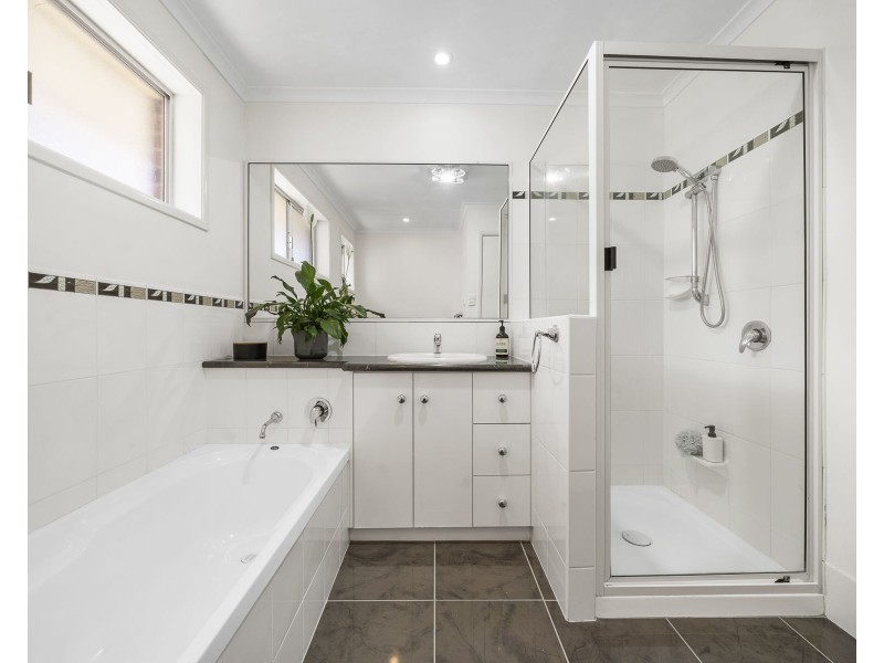 9 Bingara Street, Mount Lofty QLD 4350