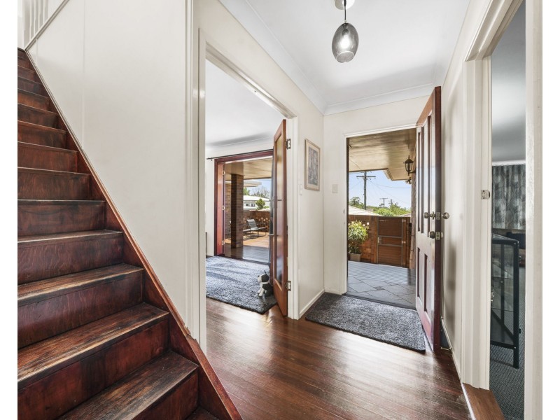 9 Bingara Street, Mount Lofty QLD 4350