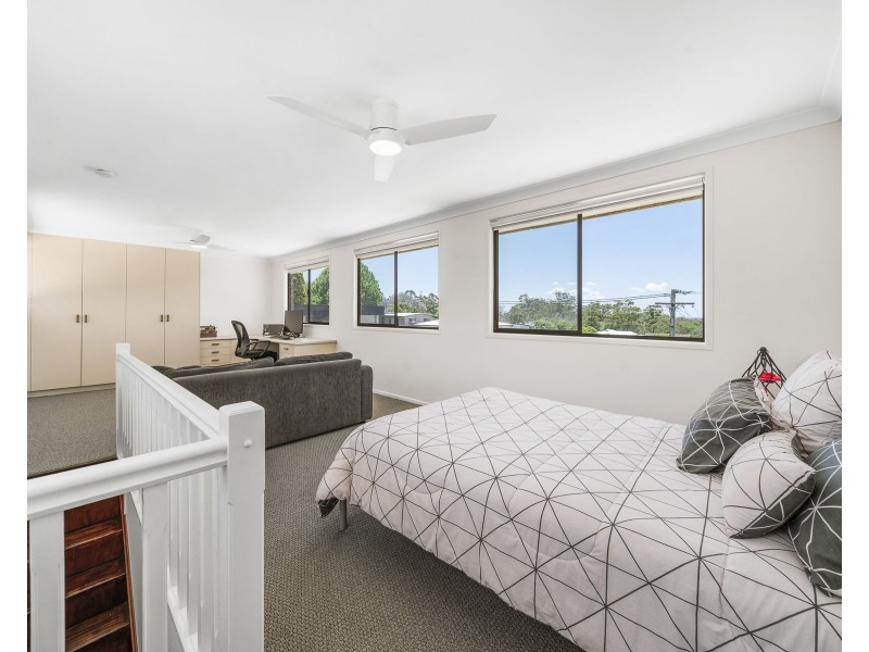 9 Bingara Street, Mount Lofty QLD 4350