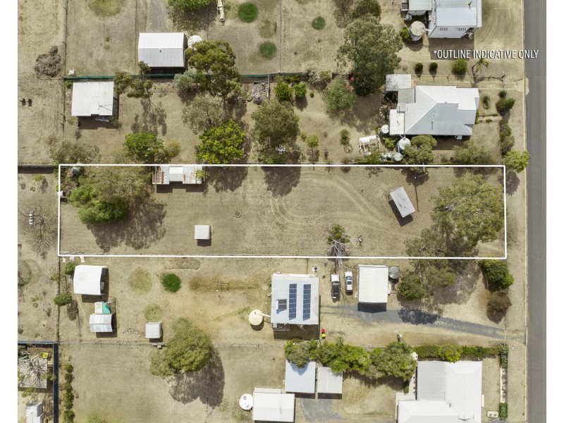 12 Peters Street, Goombungee QLD 4354