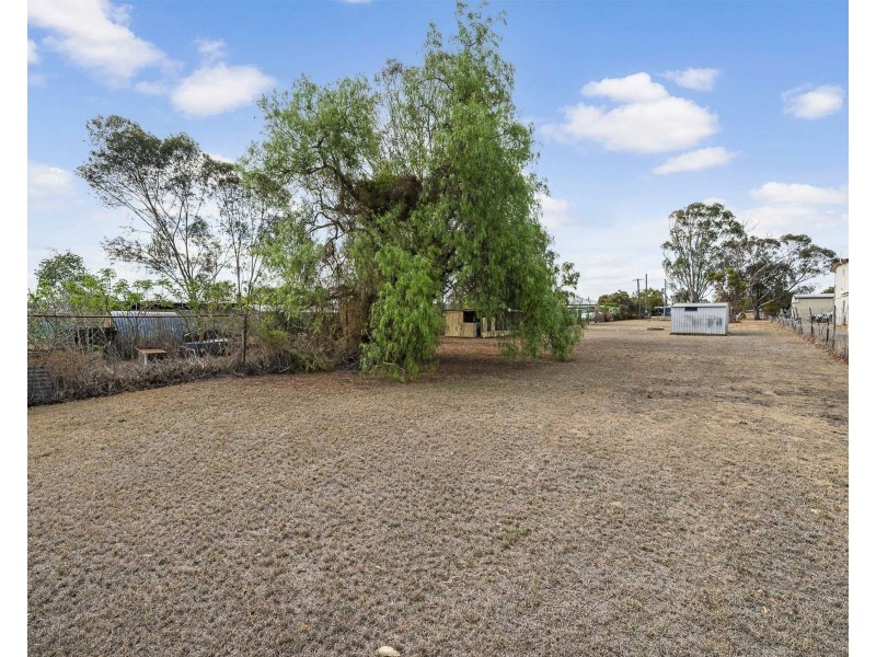 12 Peters Street, Goombungee QLD 4354