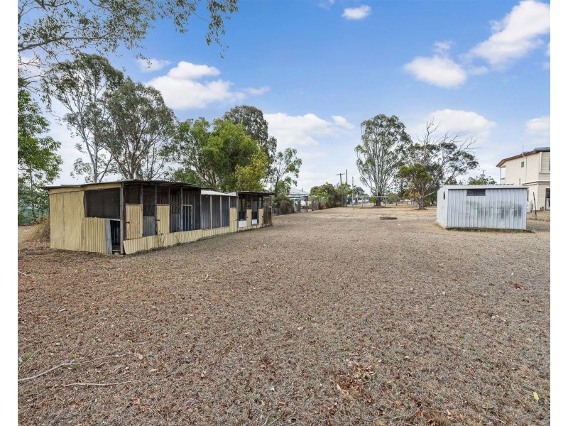 12 Peters Street, Goombungee QLD 4354