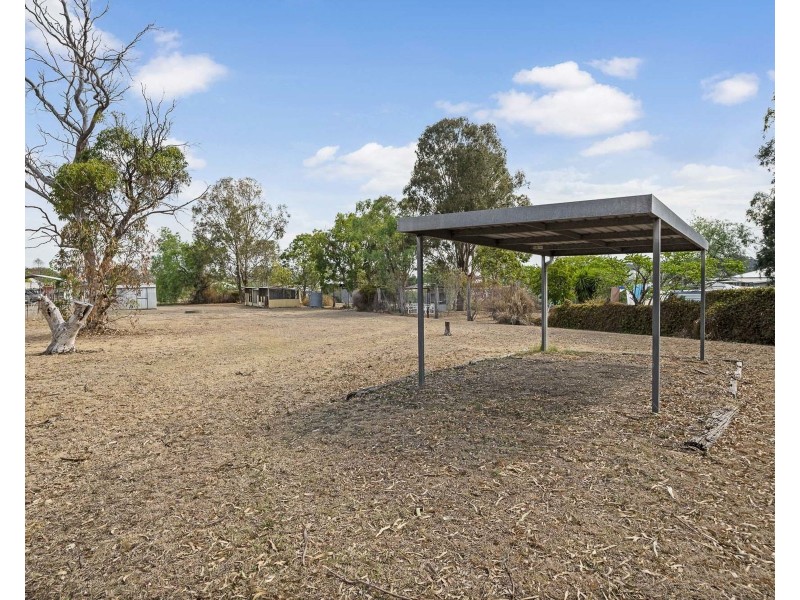 12 Peters Street, Goombungee QLD 4354