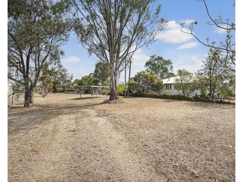 12 Peters Street, Goombungee QLD 4354
