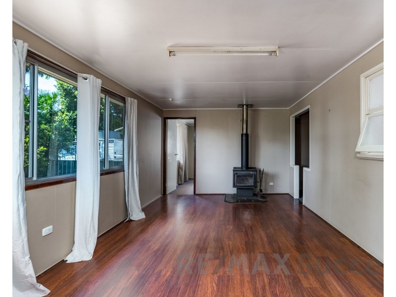 4 Hillview Avenue, Newtown QLD 4350