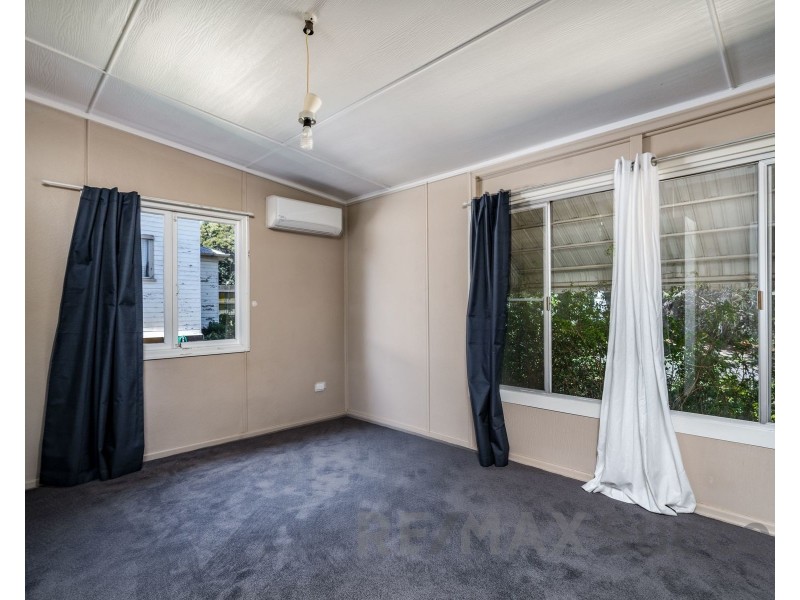 4 Hillview Avenue, Newtown QLD 4350