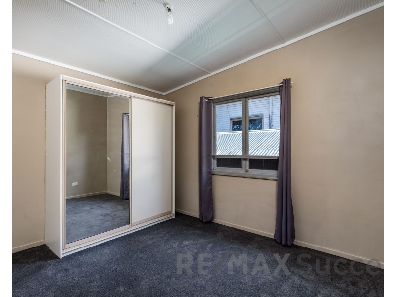 4 Hillview Avenue, Newtown QLD 4350